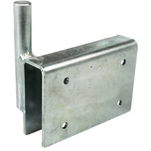 Takapaneelin kiinnike vasemmalle